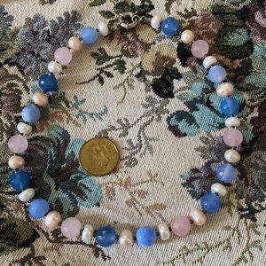 Necklace with natural pearl rosé quartz